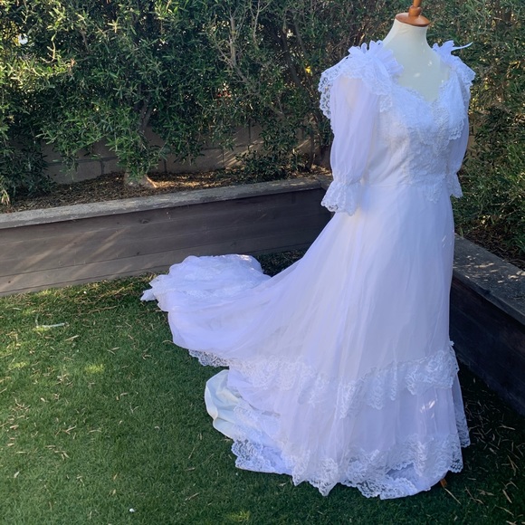 Vintage 1970’s Wedding Dress - Picture 5 of 9